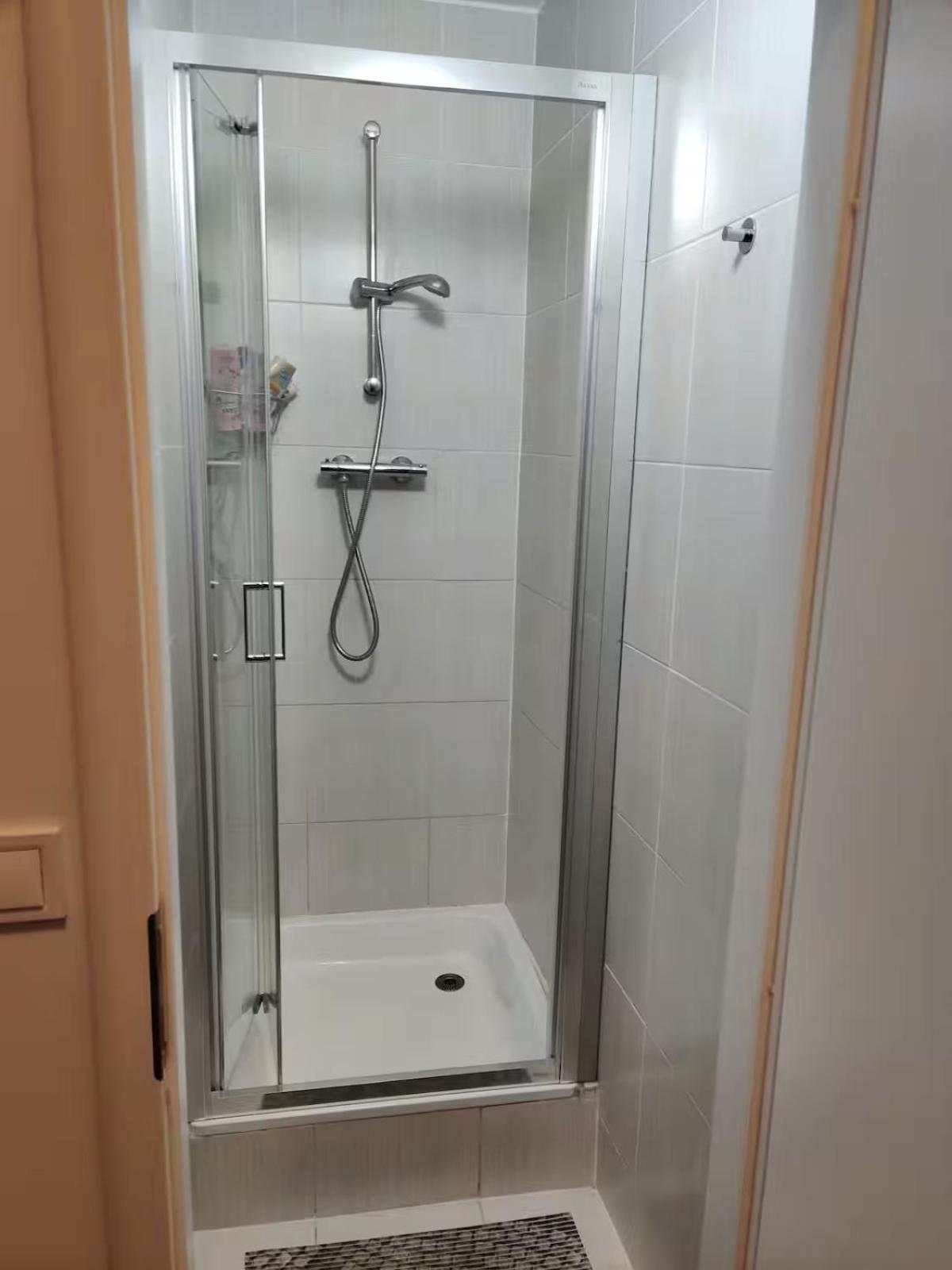 Private With Free Parking Next To Railway Station