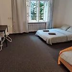Private Room With Free Parking Next To Railway Station