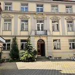 Private Room With Free Parking Next To Railway Station