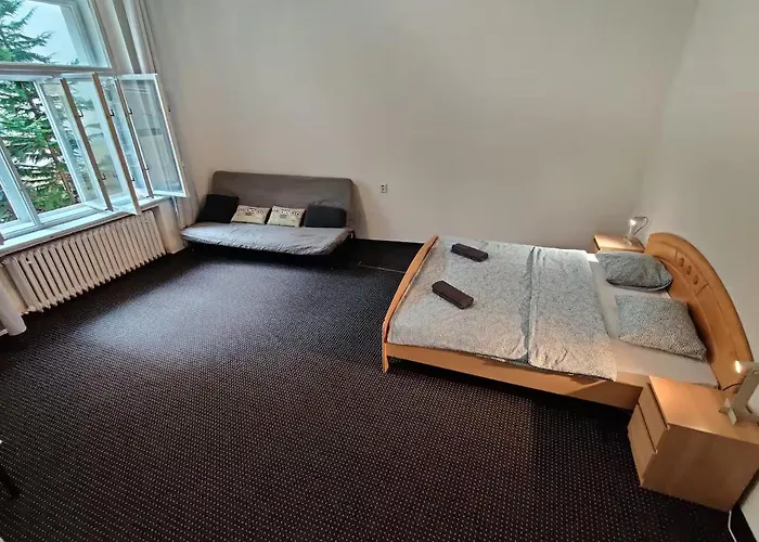 Private Room With Free Parking Next To Railway Station
